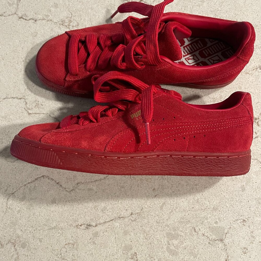New NNB Puma Suede Classic Full Mono Red Womens Size 6.5 US Sneaker 381587-01